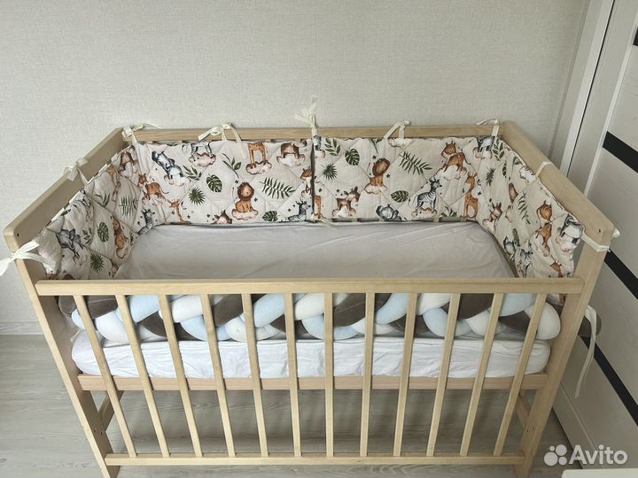 Детская кроватка с матрасом и бортиками