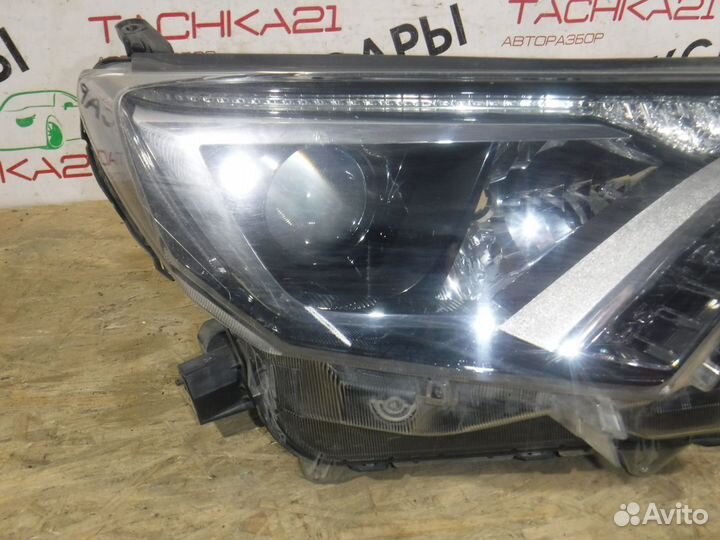 Фара правая Toyota Rav 4 CA40 (2015-2019) галоген