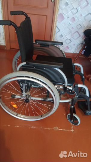 Кресло коляска для инвалидов с ручным приводом