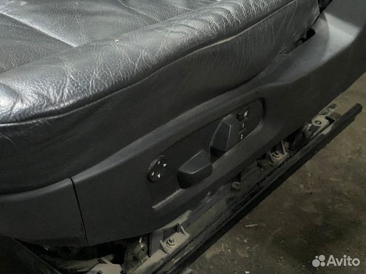 Сидения с электроприводом память. кожа BMW 5 E60