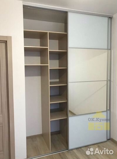 Зеркальный шкаф