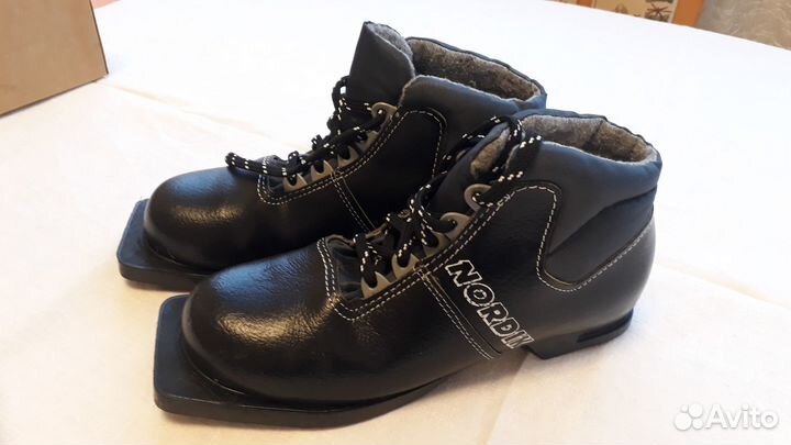 Лыжные ботинки