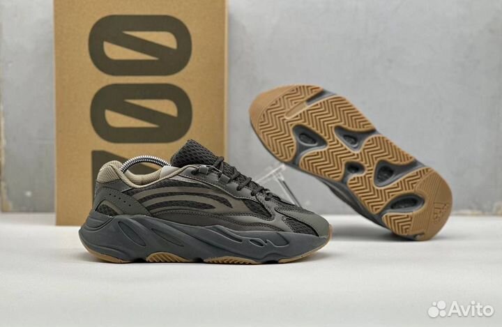 Кроссовки Adidas yeezy boost 700