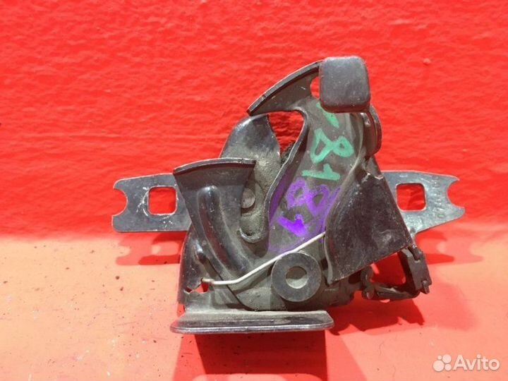 Замок капота Volkswagen Golf MK3 1995