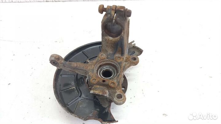 Кулак передний левый Skoda Octavia A5