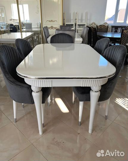 Стол и стулья комплект. Глухой стол