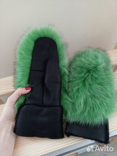 Варежки из овчины с песцом
