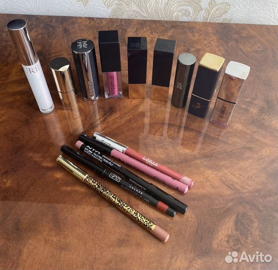 Косметика для губ