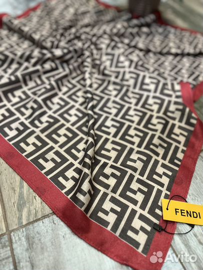 Платок шерстяной Fendi бежевый двухсторонний