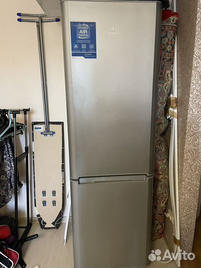 Холодильник indesit