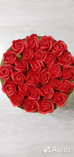 Мыльные розы в шляпой коробке