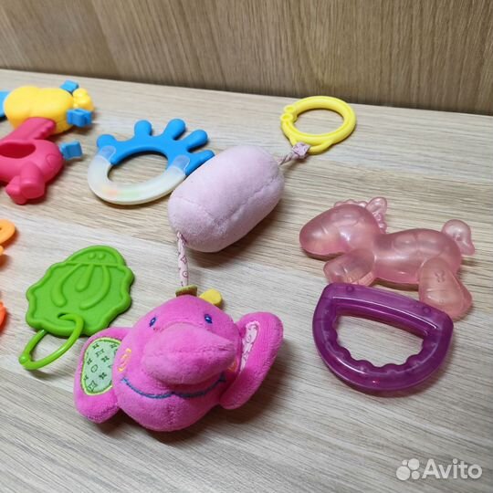 Погремушки, грызунки для малышей