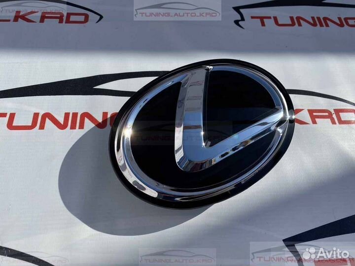 Эмблемма в решетку радиатора Lexus LX 570 I2631