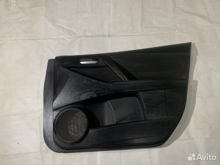 Обшивка двери передняя правая Mazda 3 BL