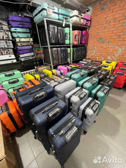 Чемодан ударопрочный, размер М (оранжевый)