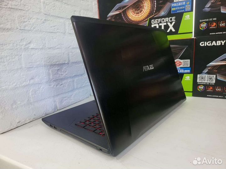 Asus ROG i7-7700Hq 16gb GTX 1050ti 4gb 17.3