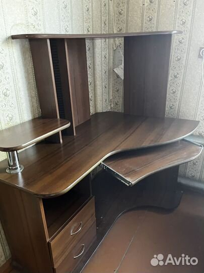 Компьютерный стол