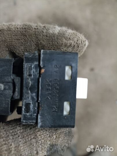 Кнопка центр замка Kia Carnival 2002-2006 2.5