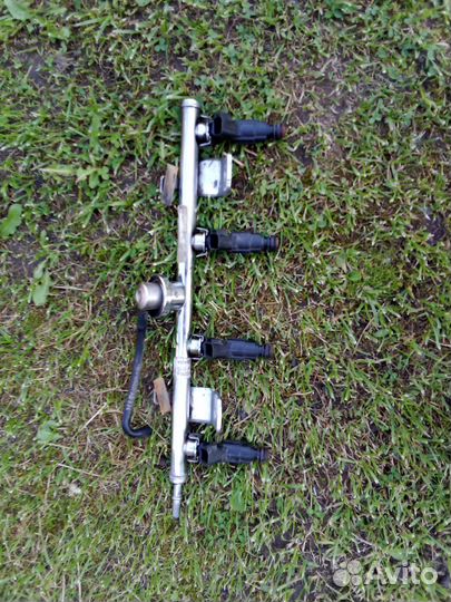 Топливная рейка Ford Mondeo 3 2.0л