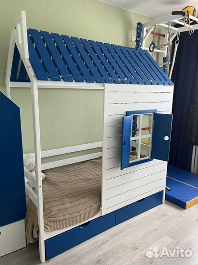 Детская кроватка домик и шкаф