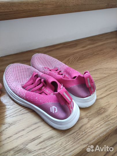 Кроссовки на девочку 30