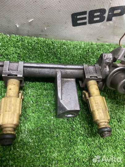 Топливная рейка с форсунками Ford Focus 1