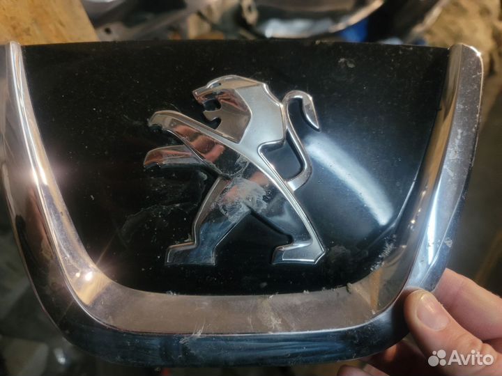 Эмблема peugeot 308