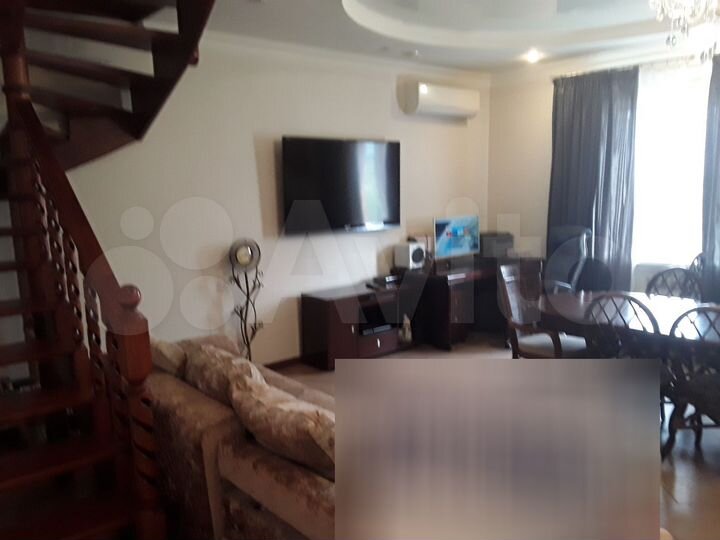 Комната 100 м² в 3-к., 4/4 эт.