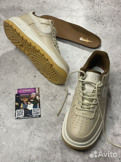 Женские кроссовки Nike Air Force 1 Luxe