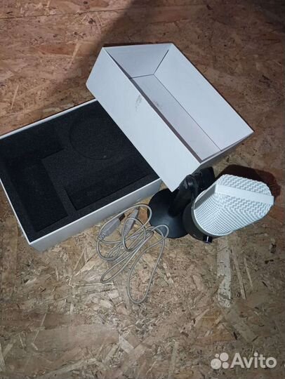 Студийный микрофон