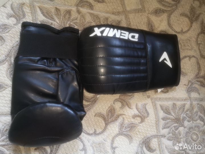Боксерские перчатки