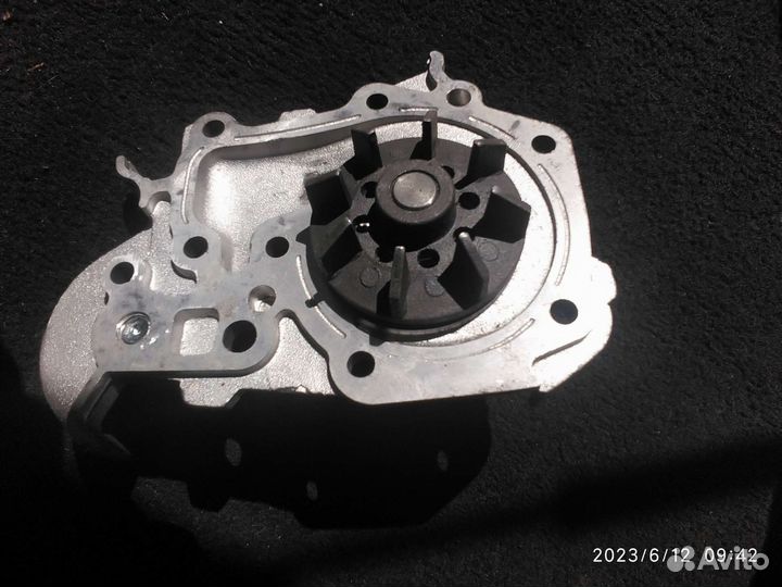 Помпа на renault logan