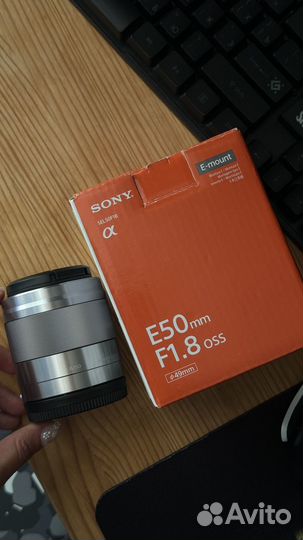 Объектив Sony E 50mm f/1.8 OSS