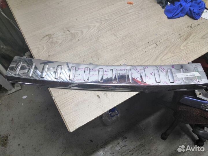 Молдинг бампера задний верхний Mercedes-Benz Ml