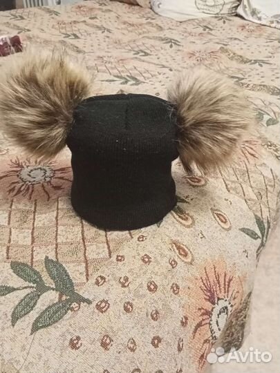Шапка детская с помпонами