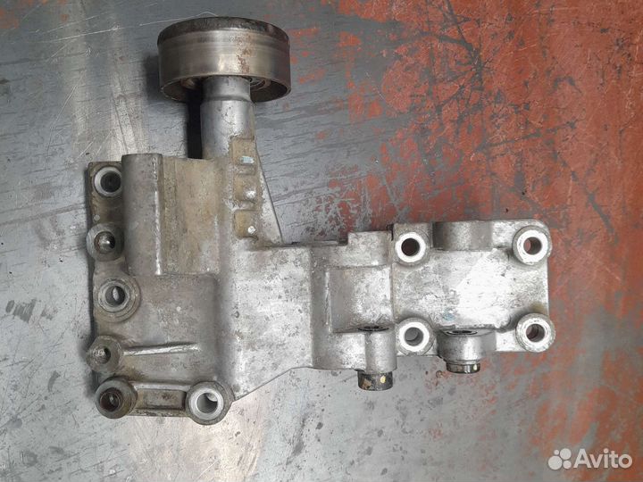 Кронштейн генератора