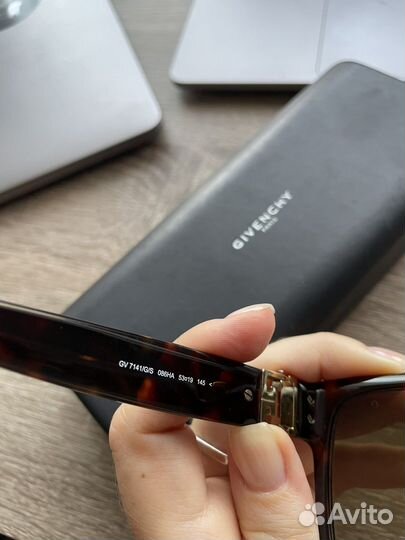 Солнцезащитные очки givenchy