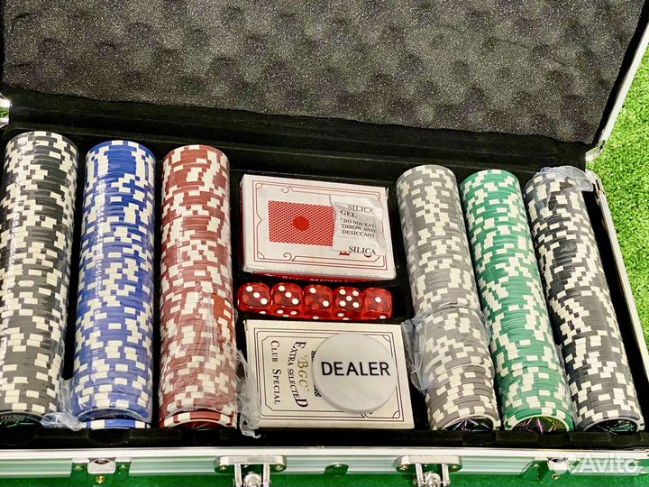 Покерный набор 300 фишек