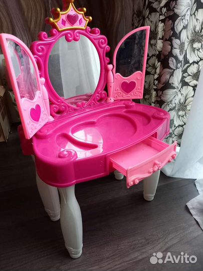 Игровой центр туалетный столик