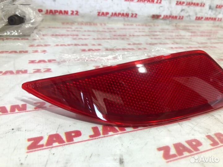 Отражатель в бампер задний правый Toyota Camry