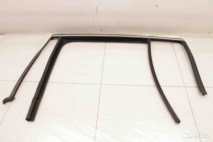 Уплотнитель стекла двери задней левой Volksw