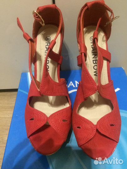 Босоножки новые