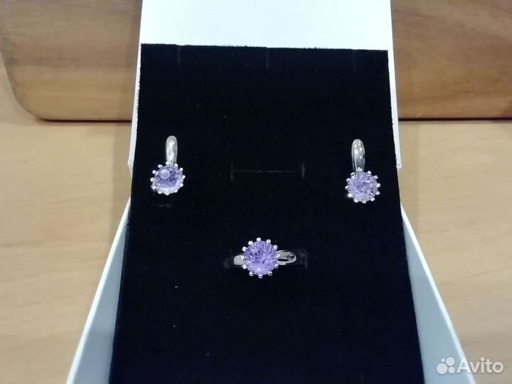 Серебряные серьги и кольцо с аметистом