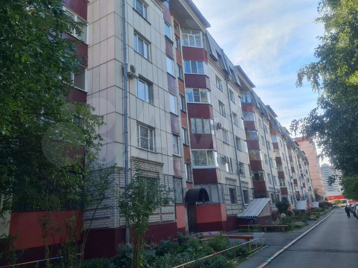 4-к. квартира, 95 м², 1/6 эт.