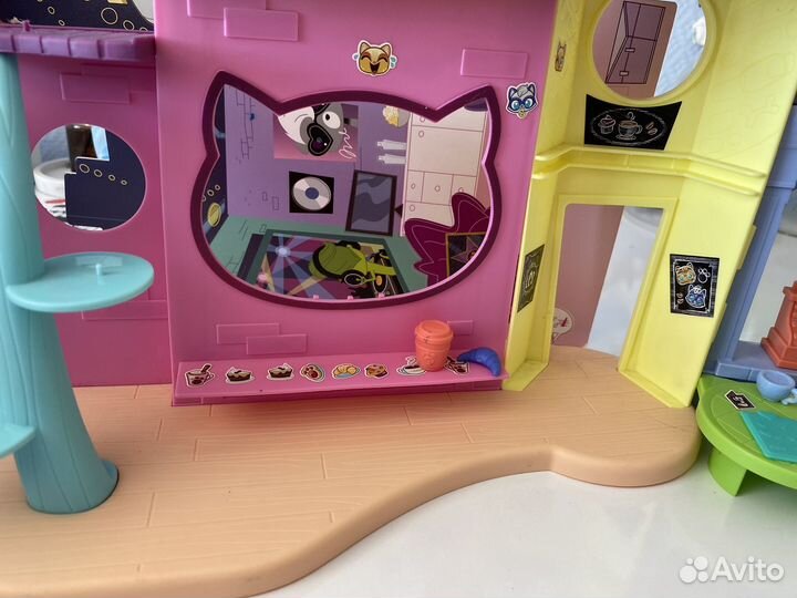 Littlest pet shop.Cafe