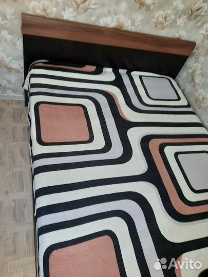 Кровать двухспальная с матрасом 160 200