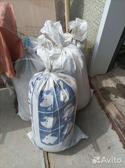 Куриный помет в мешках