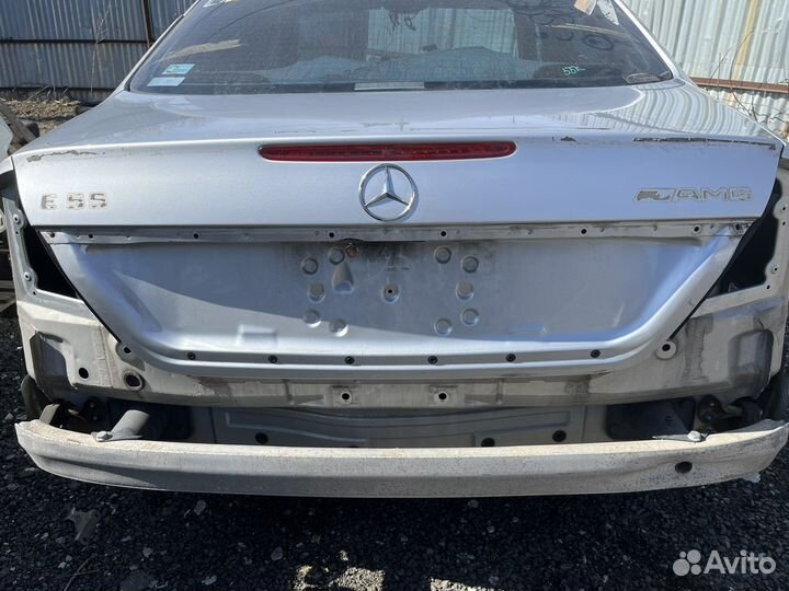 Крышка багажника Мерседес w211 цвет 744U