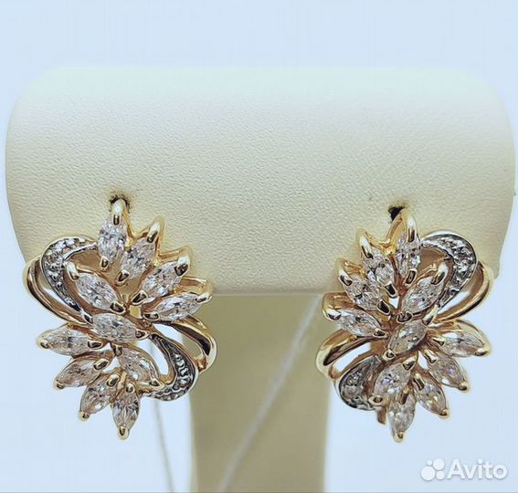 Золотые серьги с камнем