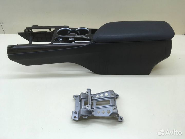 Консоль Toyota Camry